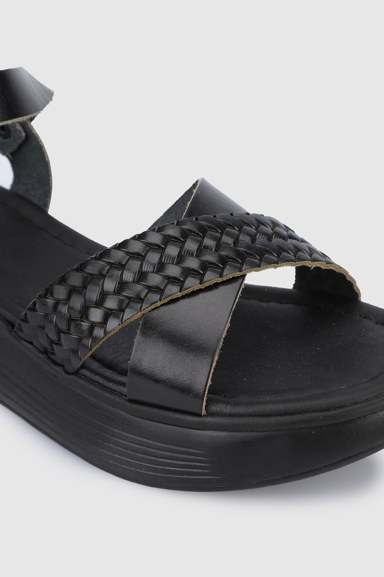 Siyah Deri Kadın Düz Sandalet