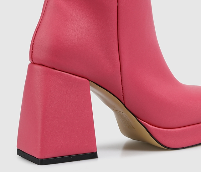 Fuşya Kadın Bot