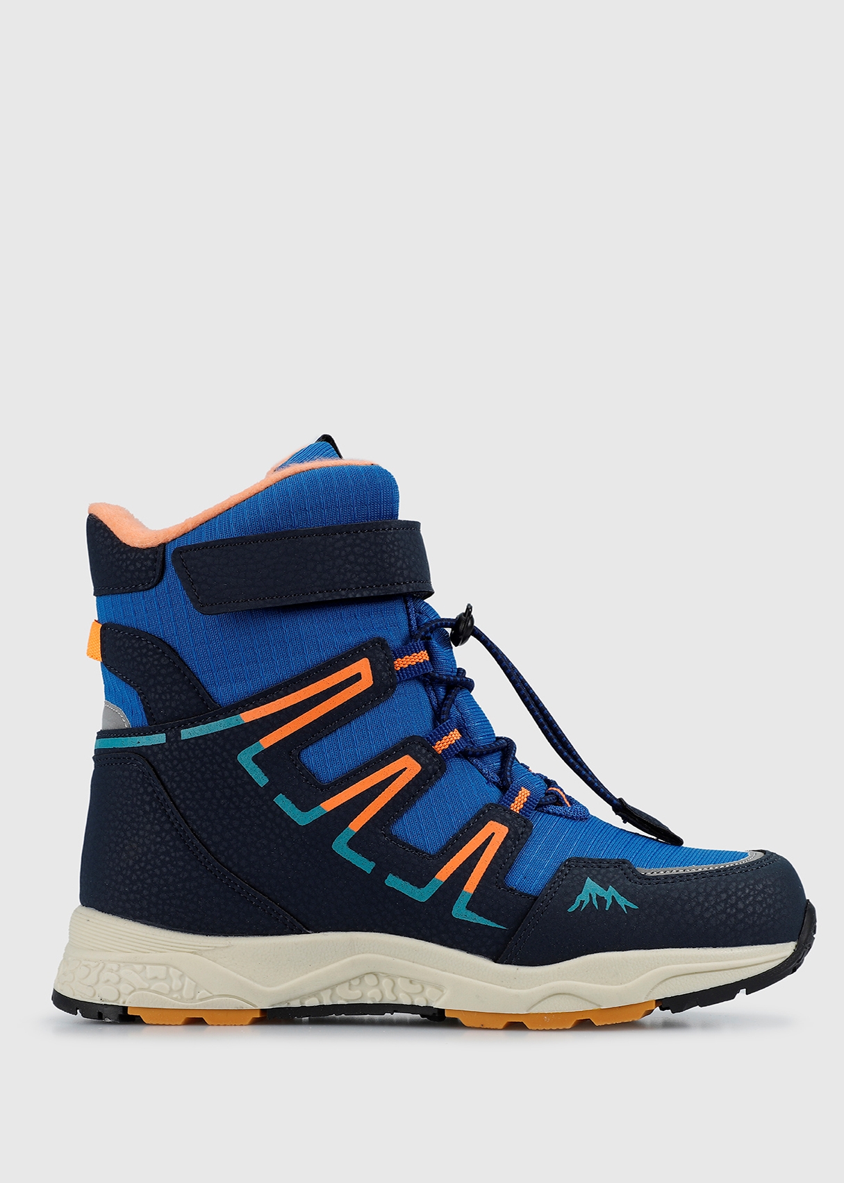 Saks  Outdoor Bot