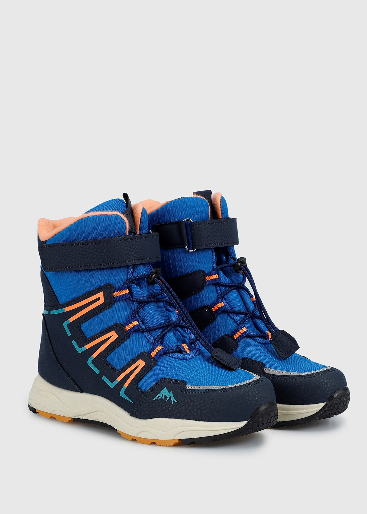 Saks  Outdoor Bot