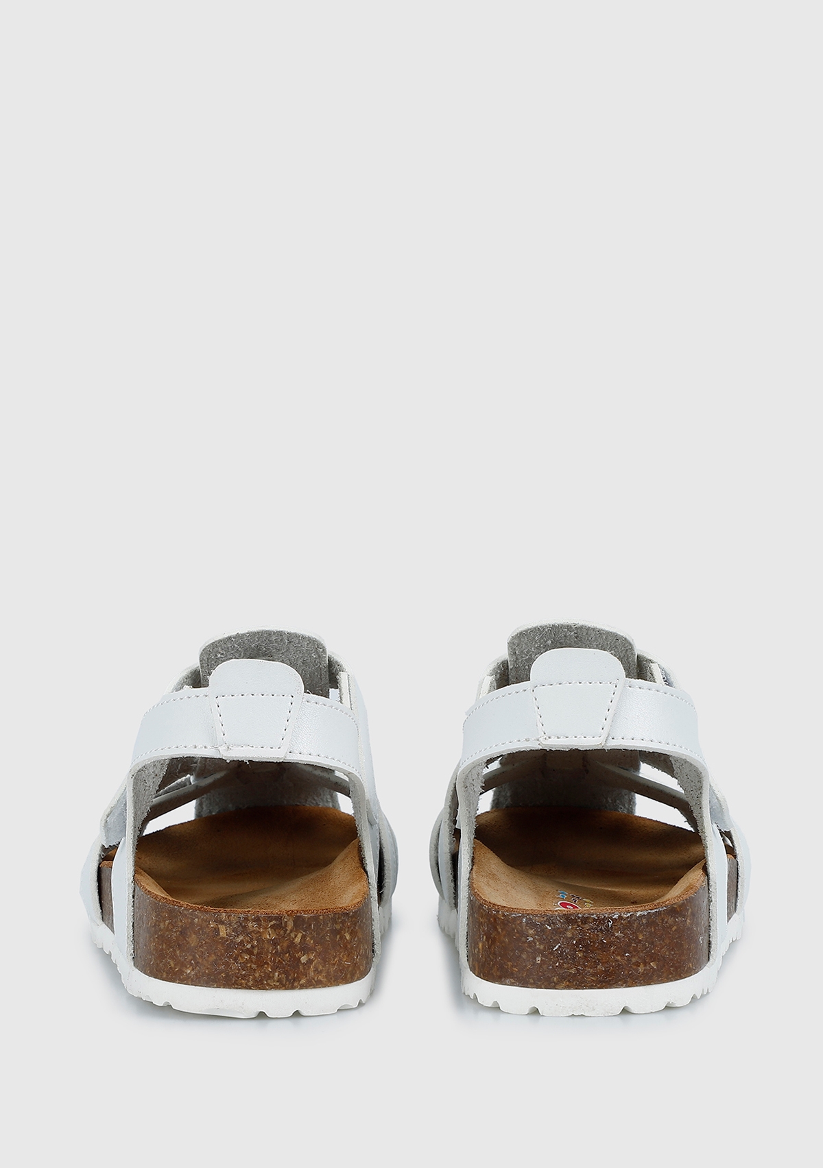 Beyaz Deri Düz Sandalet