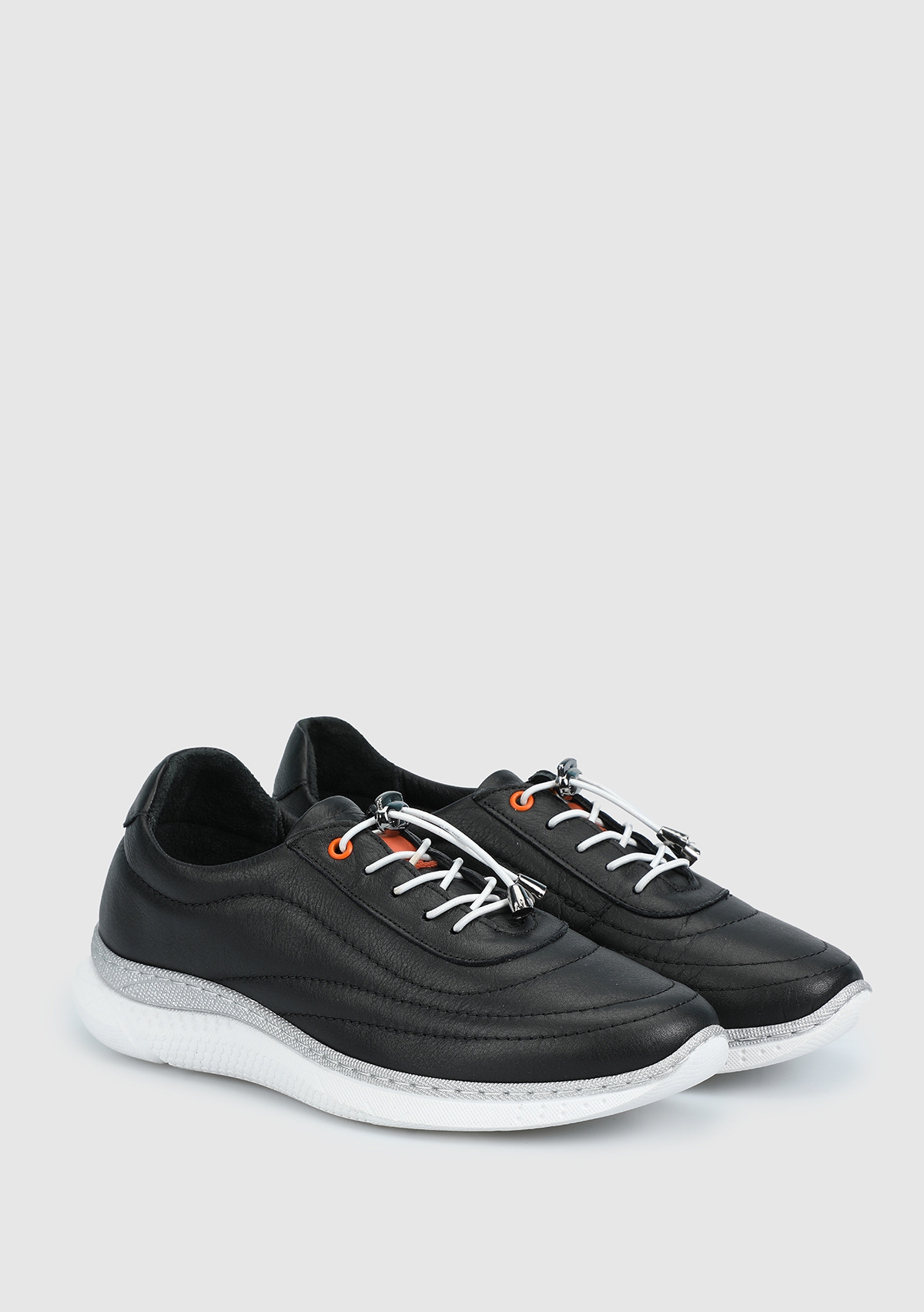 Siyah Deri Kadın Sneaker