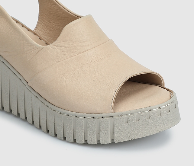 Bej Deri Kadın Konfor Sandalet