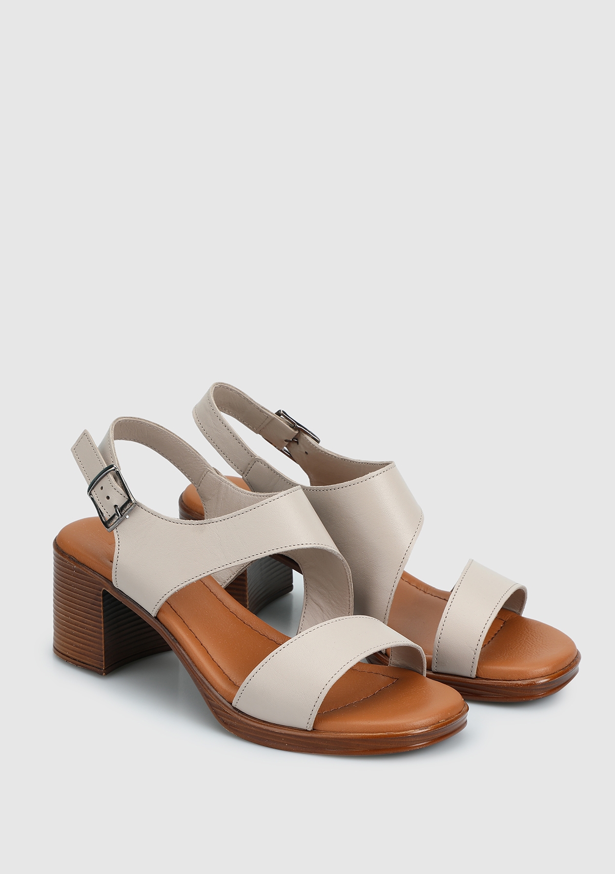 Gümüş Deri Kadın Topuklu Sandalet