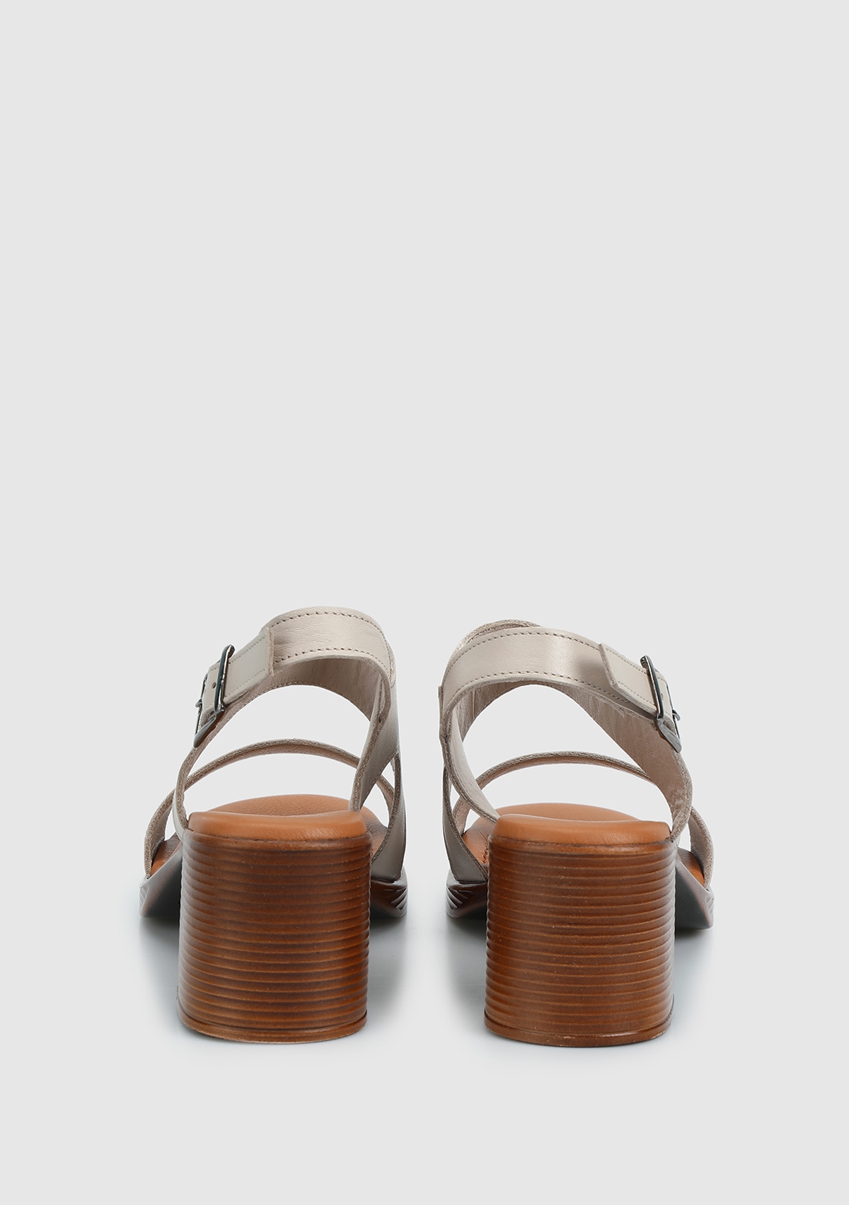 Gümüş Deri Kadın Topuklu Sandalet