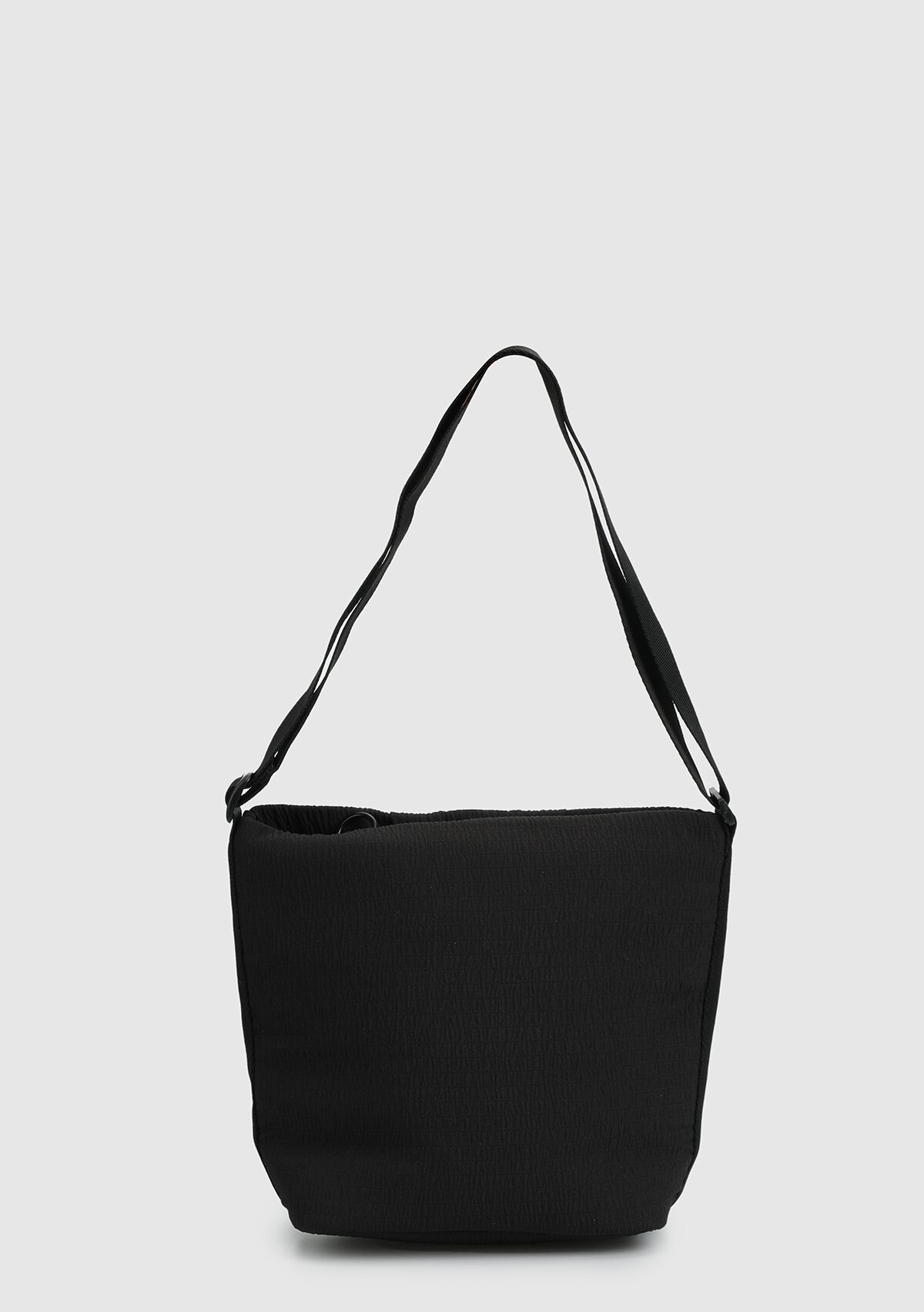 9218101 UP Zipped Bucket Bag