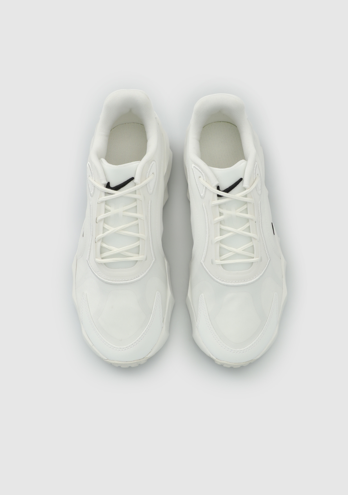 HQ7025-101 WMNS NIKE AURA EDGE