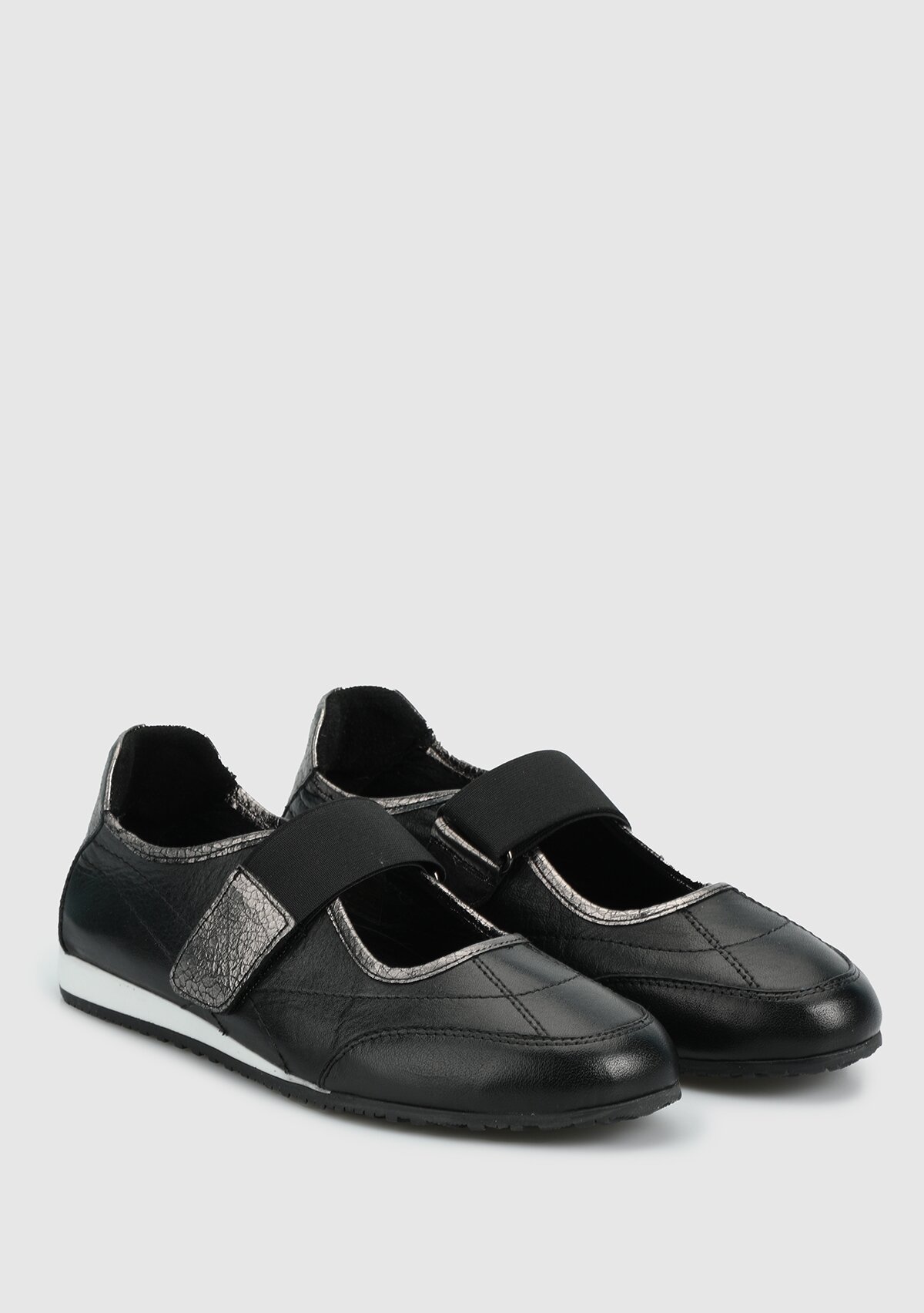 Siyah Deri Kadın Sneaker