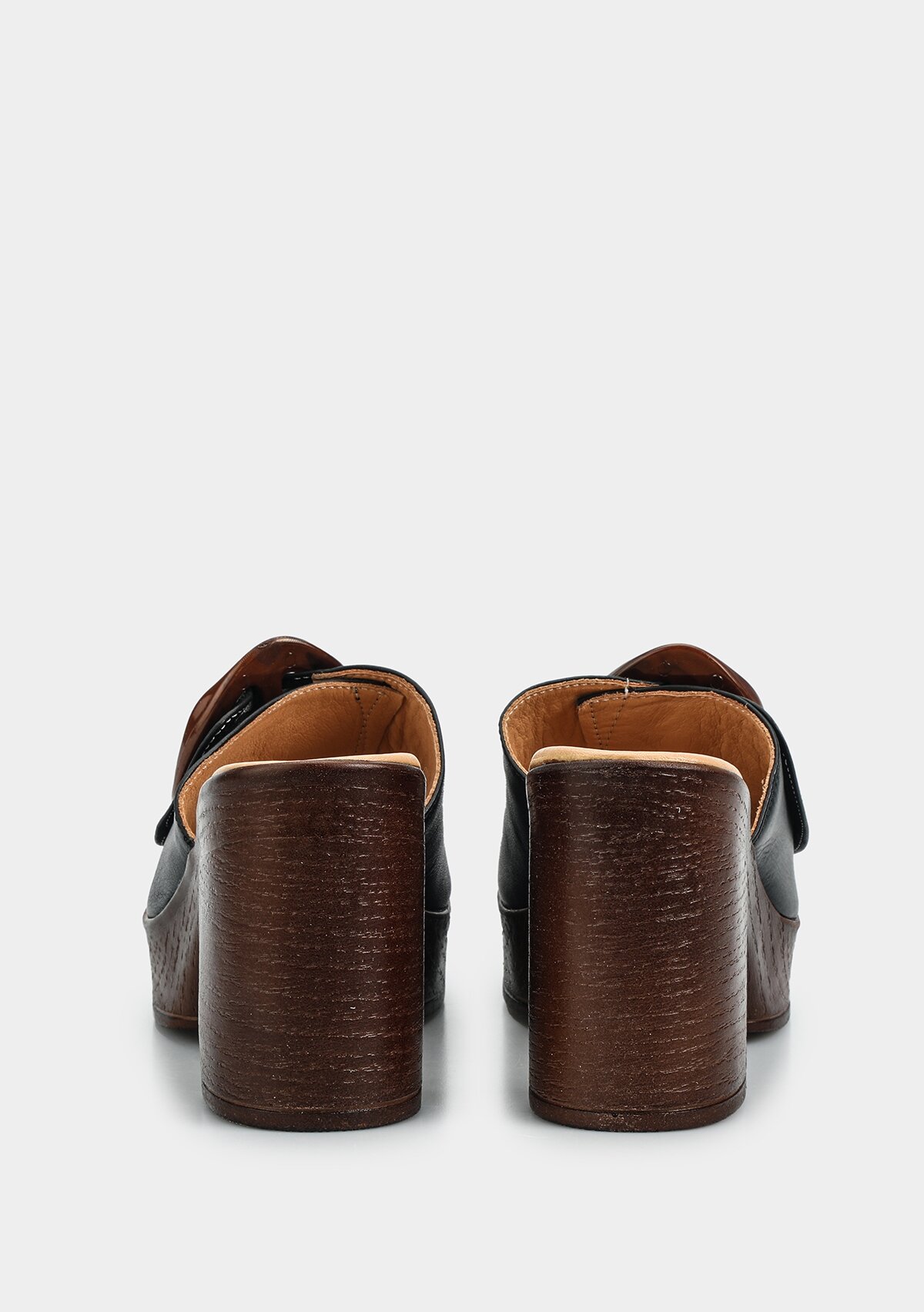 Siyah Deri Kadın Terlik