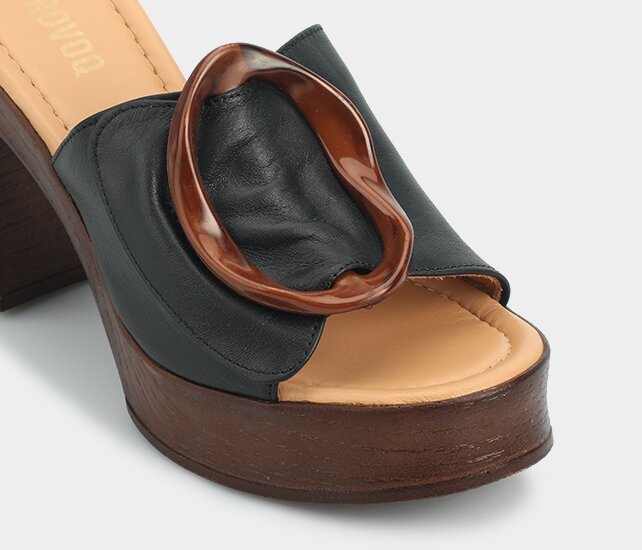 Siyah Deri Kadın Terlik