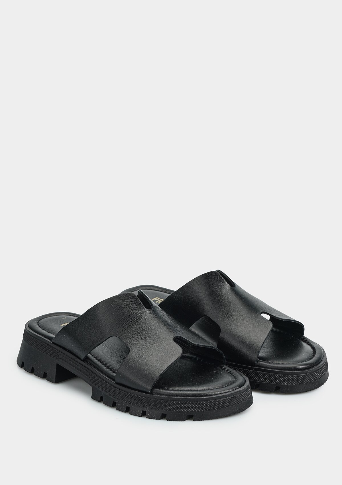 Siyah Deri Kadın Terlik