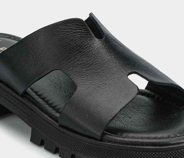 Siyah Deri Kadın Terlik