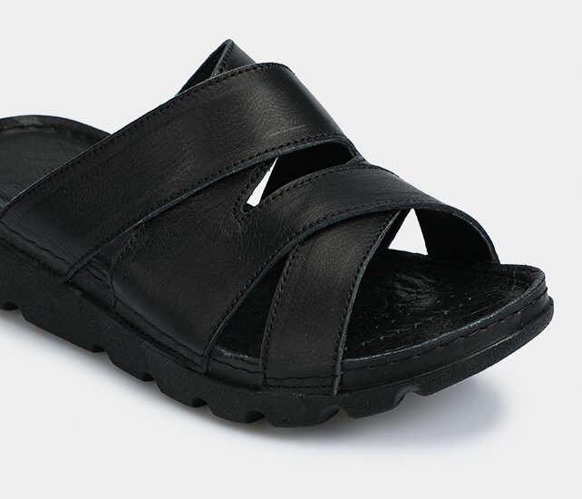 Siyah Deri Kadın Terlik