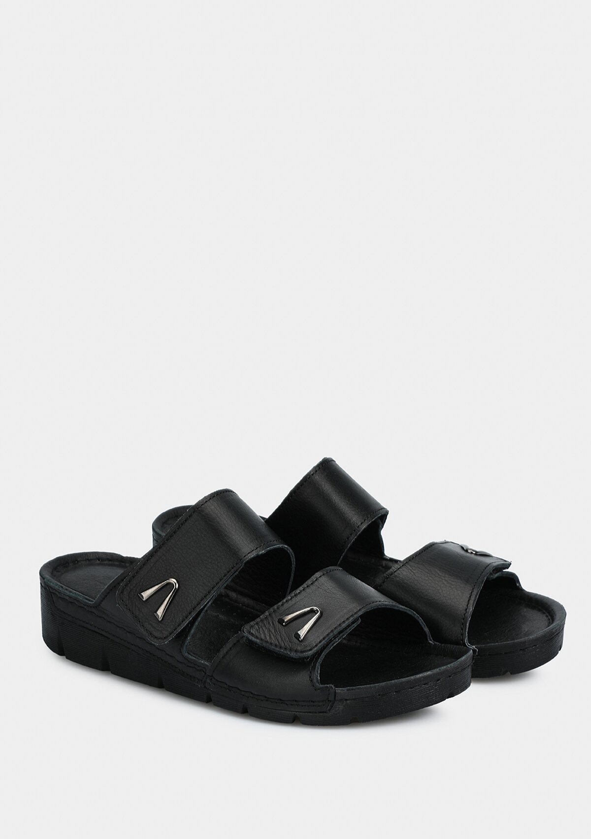 Siyah Deri Kadın Terlik