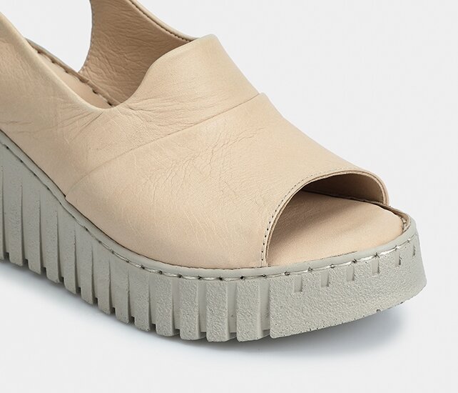 Bej Deri Kadın Konfor Sandalet