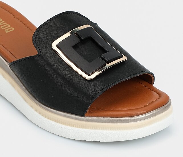 Siyah Deri Kadın Terlik