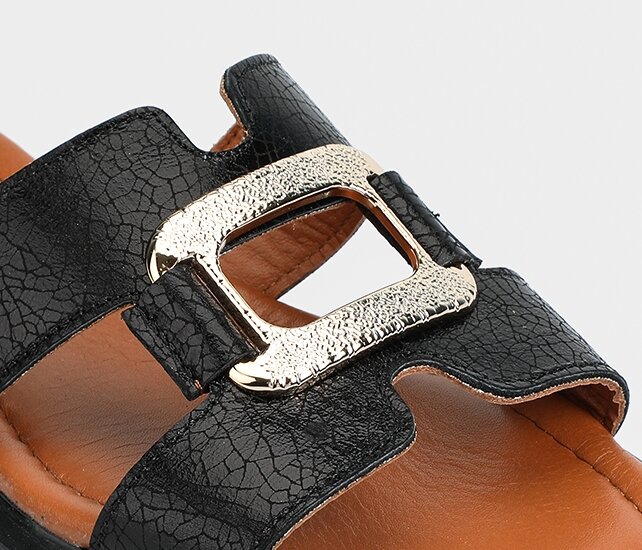 Siyah Deri Kadın Terlik