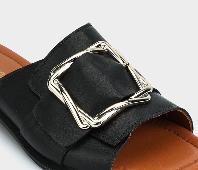 Siyah Deri Kadın Terlik