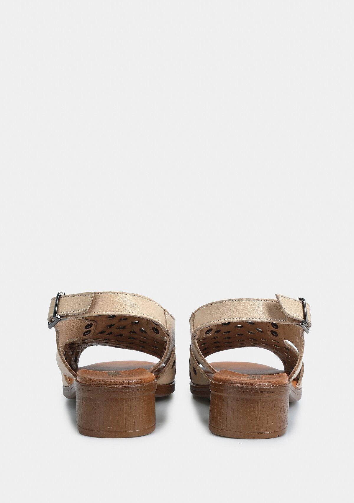 Bej Deri Kadın Düz Sandalet