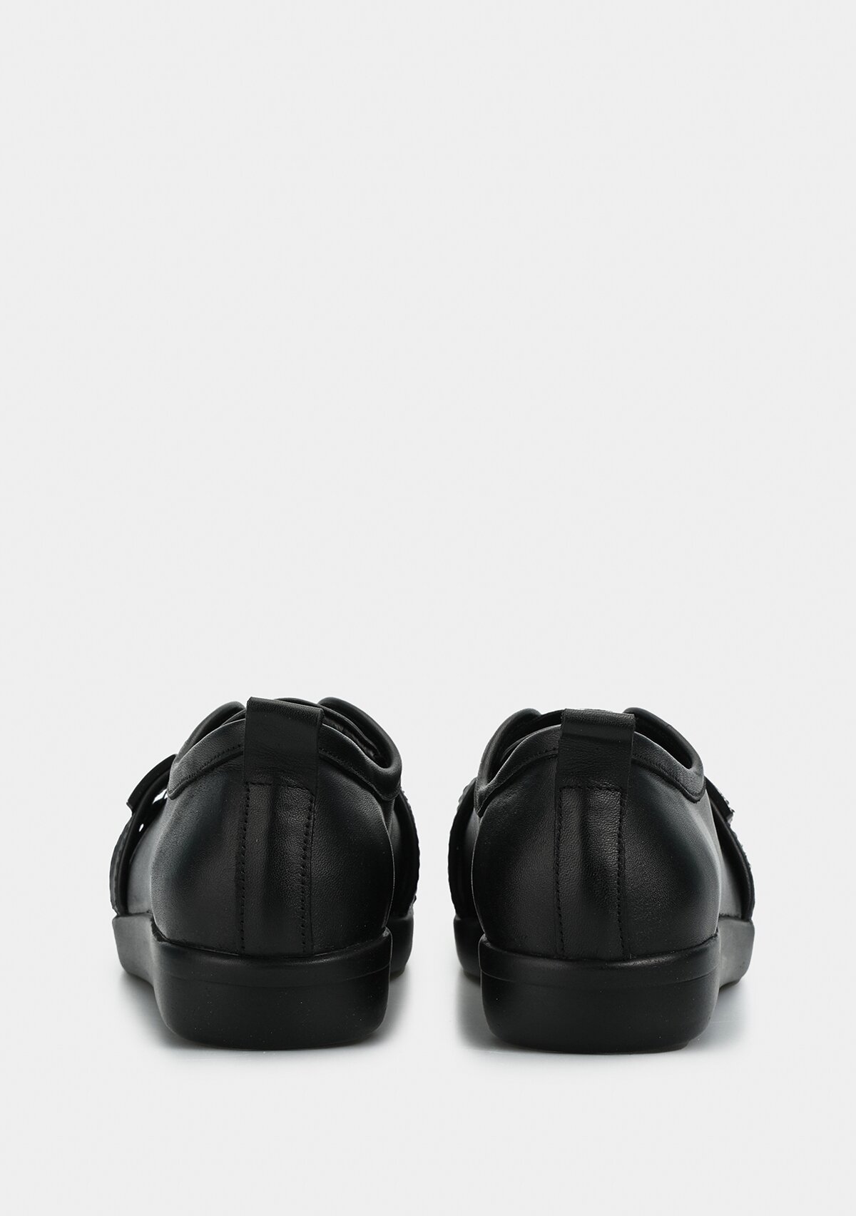 Siyah Deri Kadın Ayakkabı