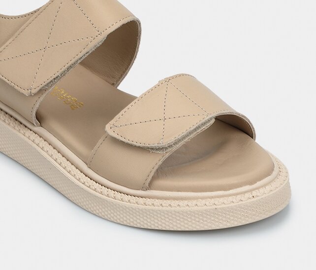 Bej Deri Kadın Düz Sandalet