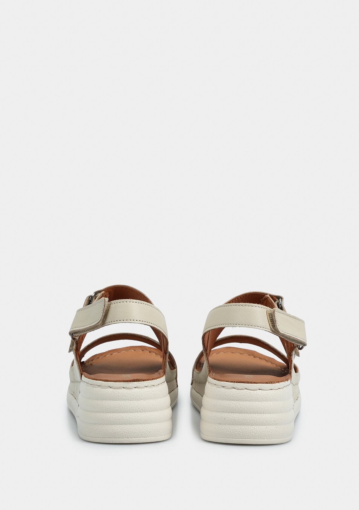 Ekru Deri Kadın Düz Sandalet