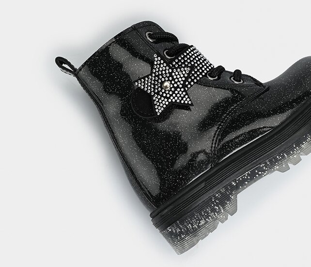 Siyah Kız Çocuk Bot