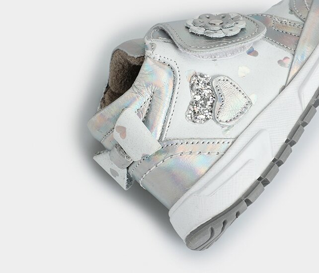 Gümüş Deri Kız Çocuk Bot