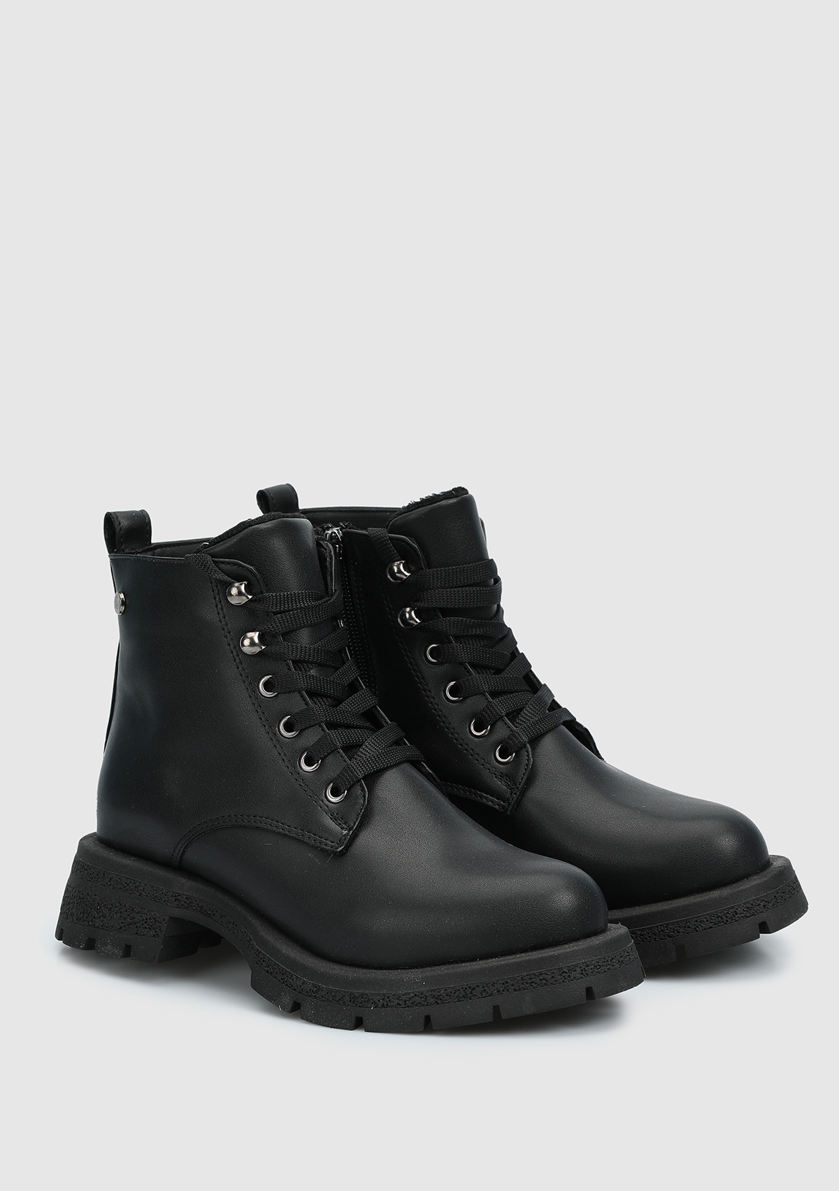 Siyah Kadın Bot - Görsel 3