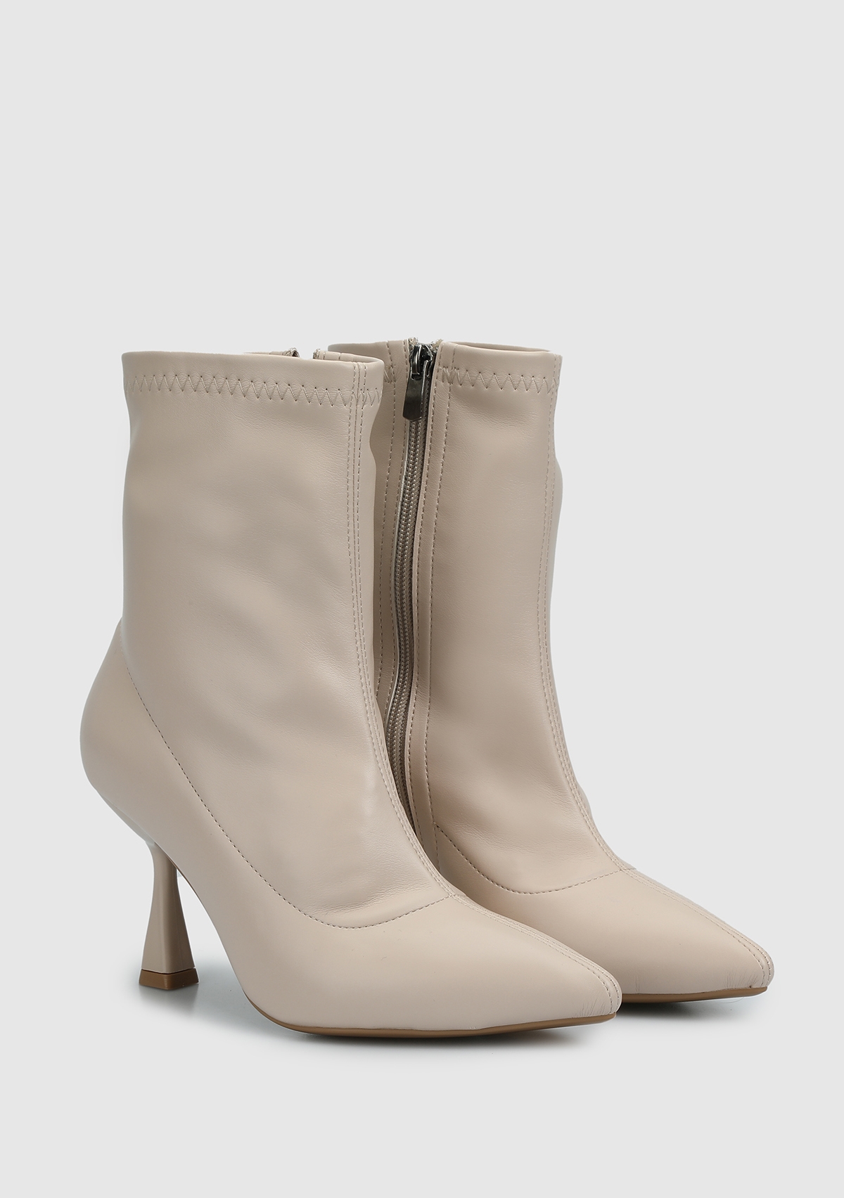 Bej Kadın Bot - Görsel 3