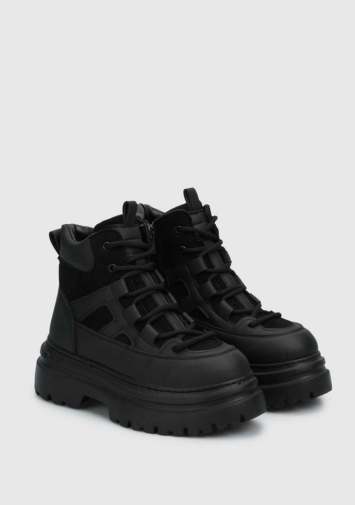 Siyah Kadın Bot - Görsel 3