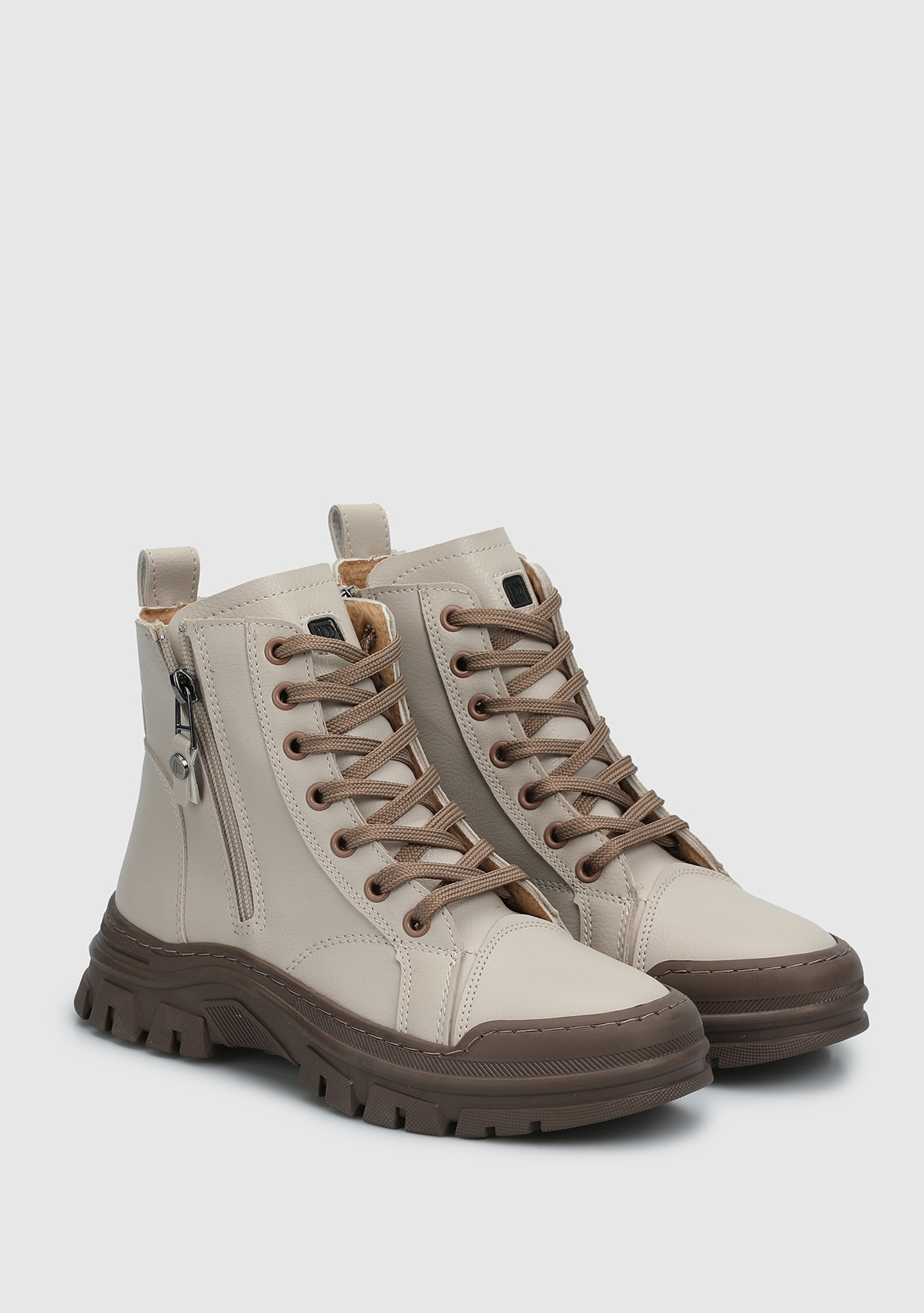 Bej Kadın Bot - Görsel 3