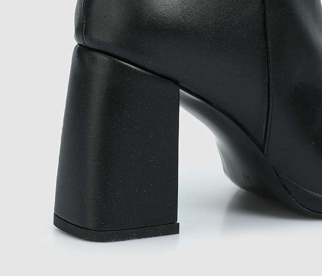 Siyah Kadın Bot - Görsel 6