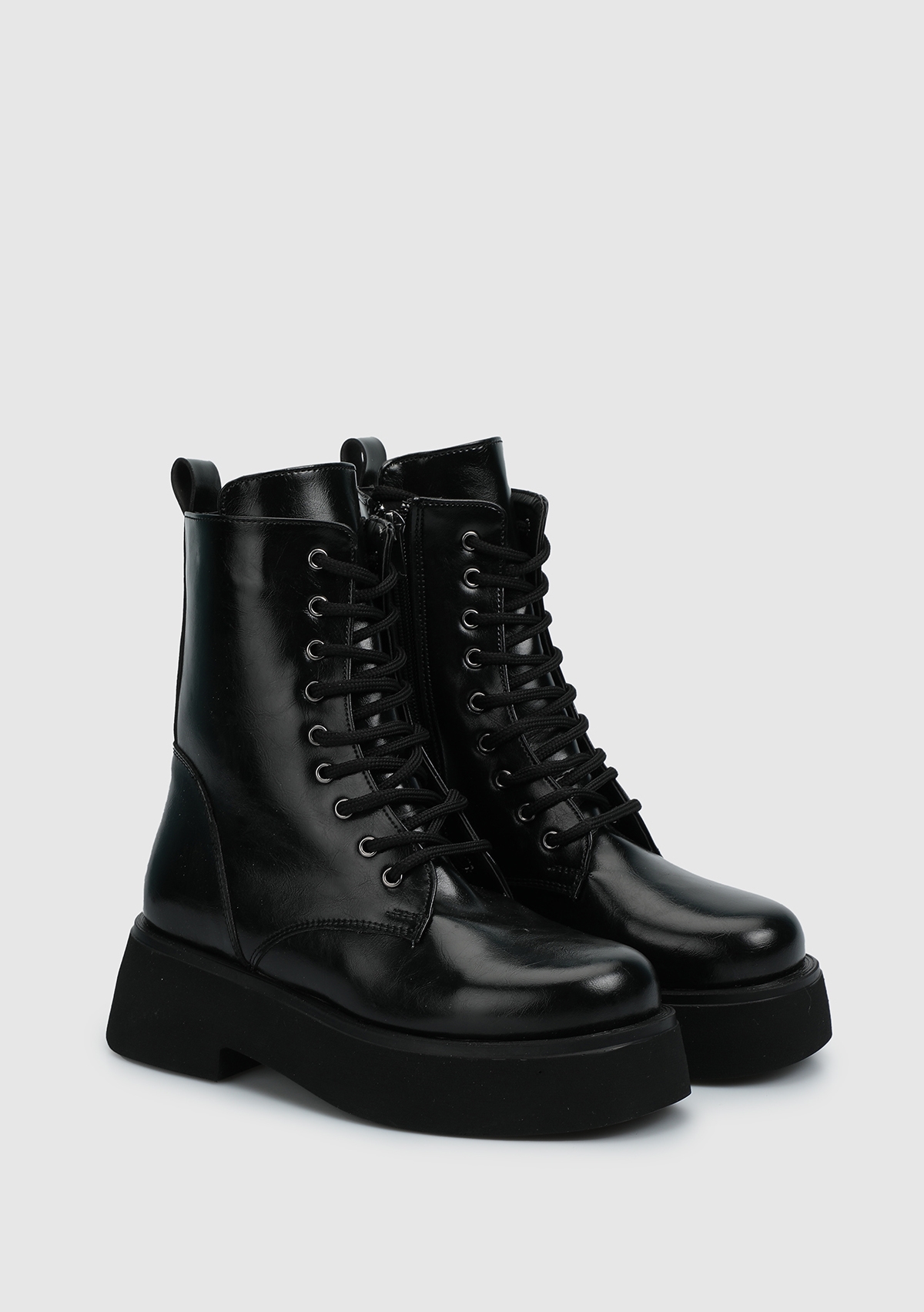 Siyah Kadın Bot - Görsel 3