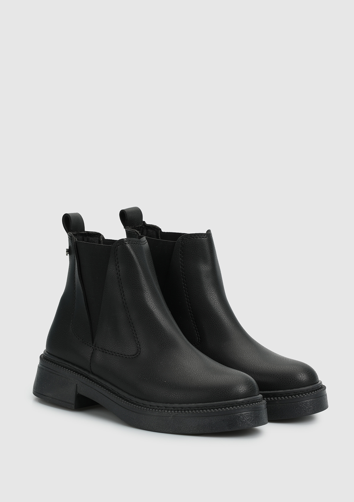 Siyah Kadın Bot - Görsel 3