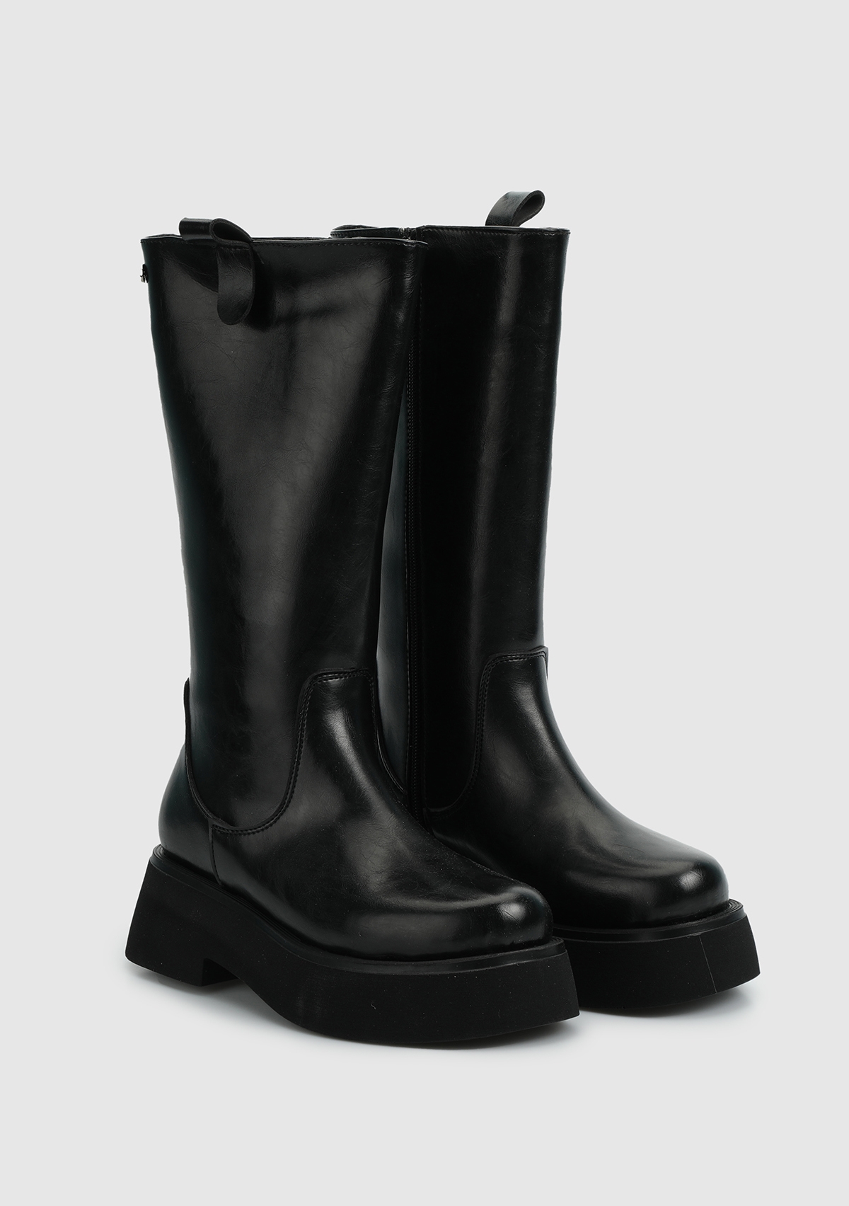 Siyah Kadın Bot - Görsel 3