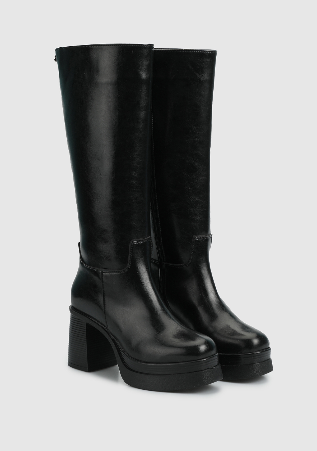 Siyah Kadın Bot - Görsel 3