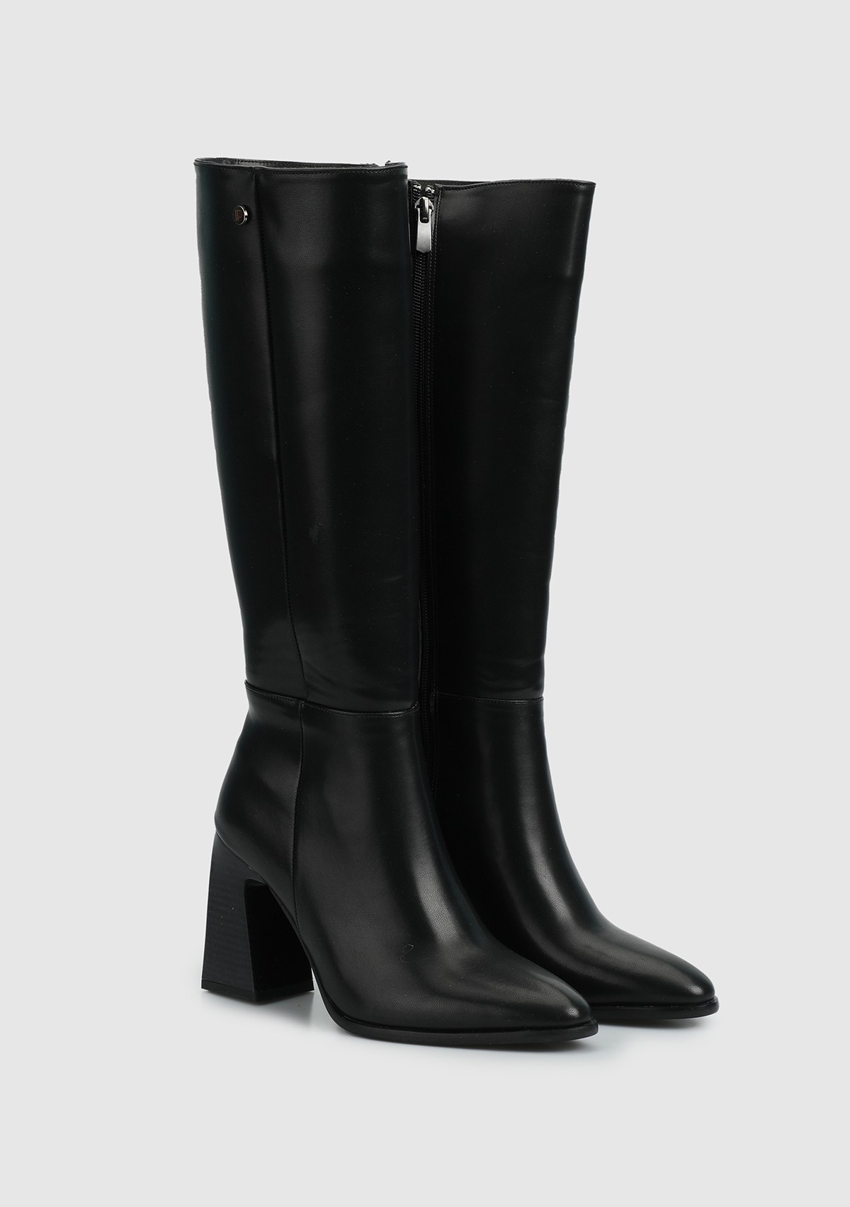 Siyah Kadın Bot - Görsel 3