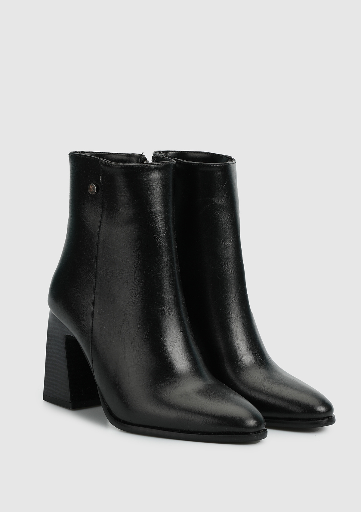 Siyah Kadın Bot - Görsel 3