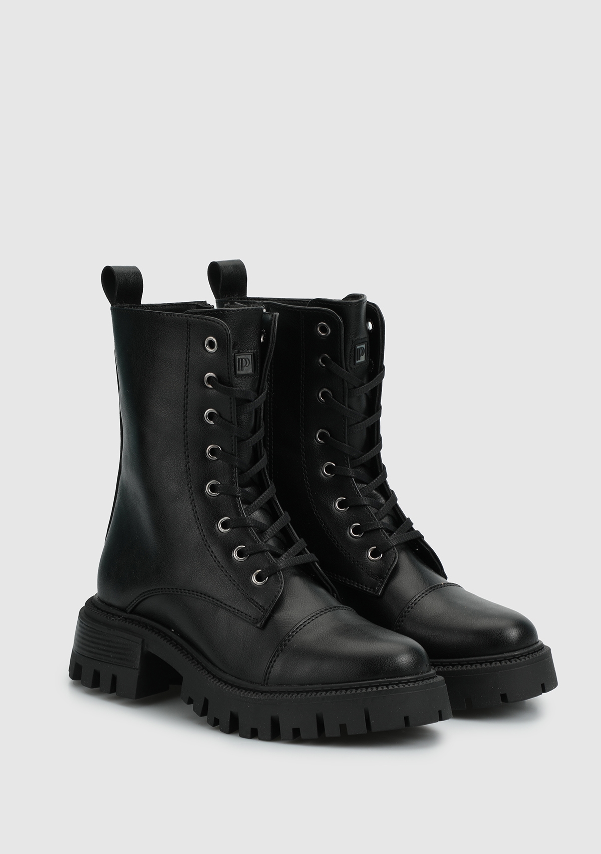 Siyah Kadın Bot - Görsel 3