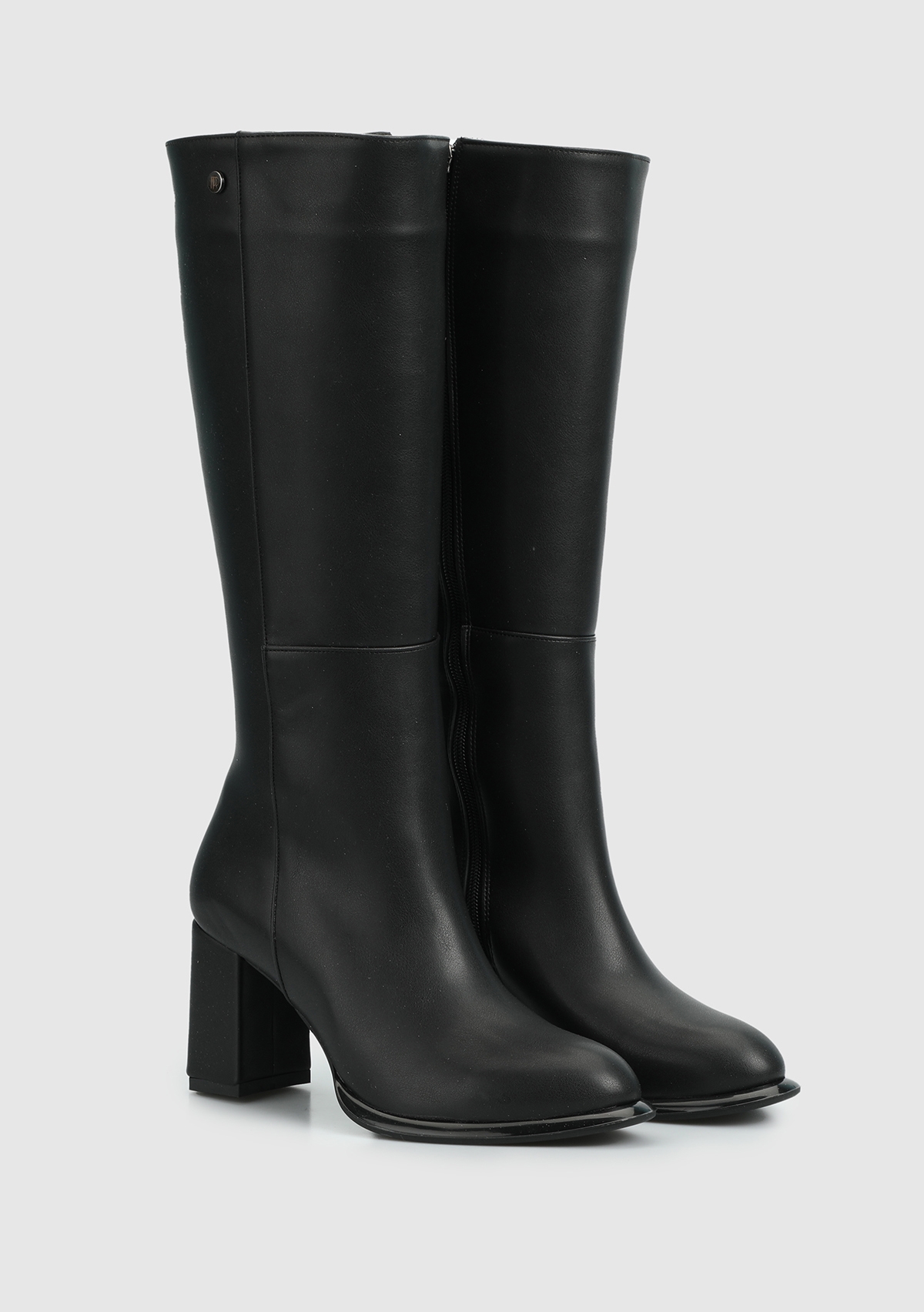 Siyah Kadın Bot - Görsel 3