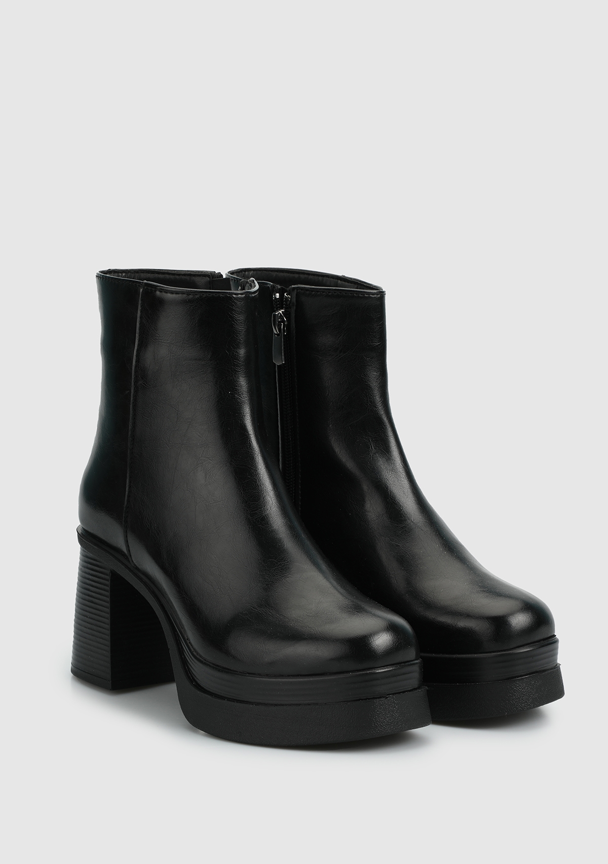 Siyah Kadın Bot - Görsel 3