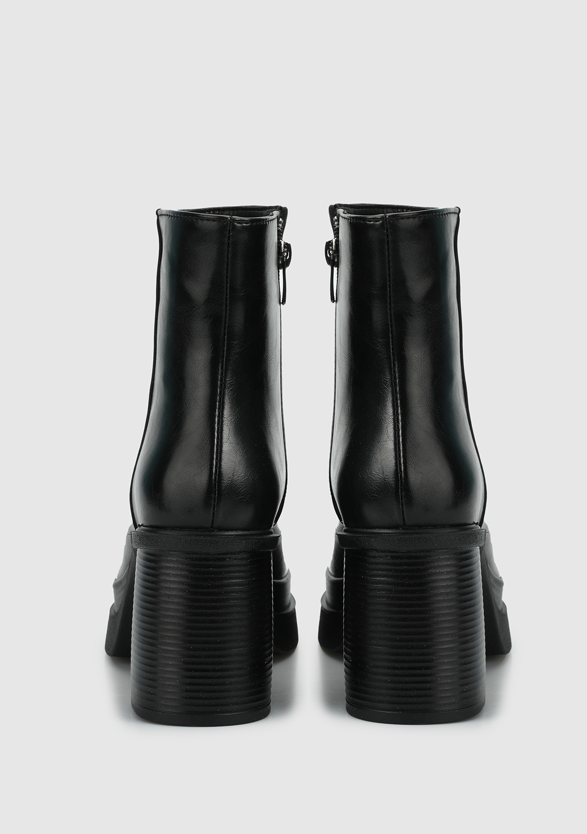 Siyah Kadın Bot - Görsel 5