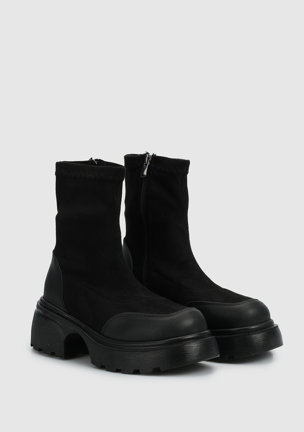 Siyah Kadın Bot - Görsel 3