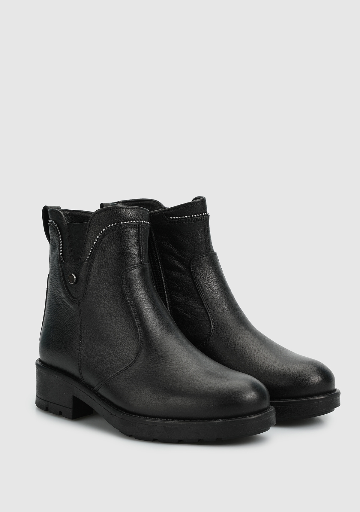 Siyah Deri Kadın Bot - Görsel 3