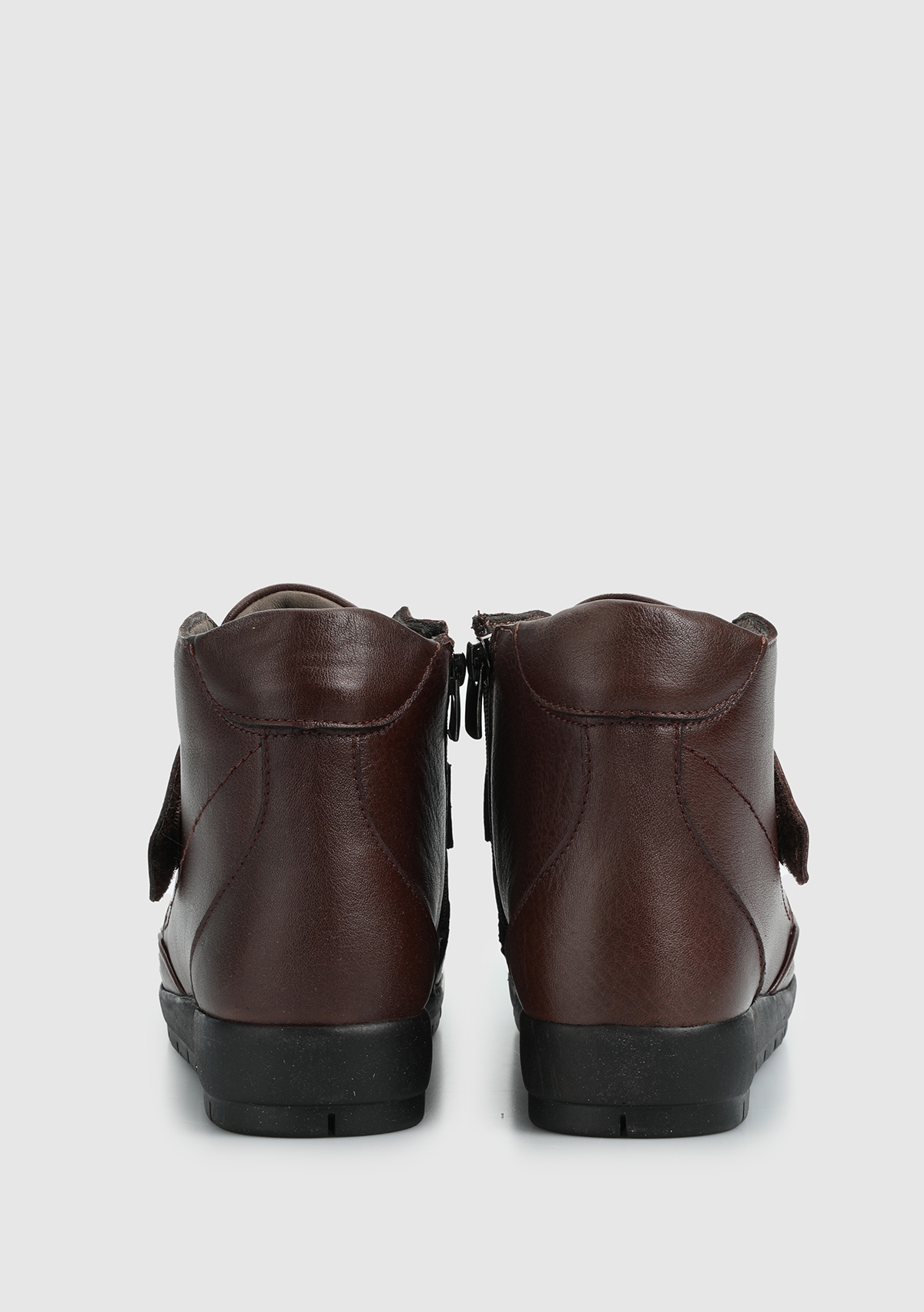 Kahve Deri Kadın Bot - Görsel 5