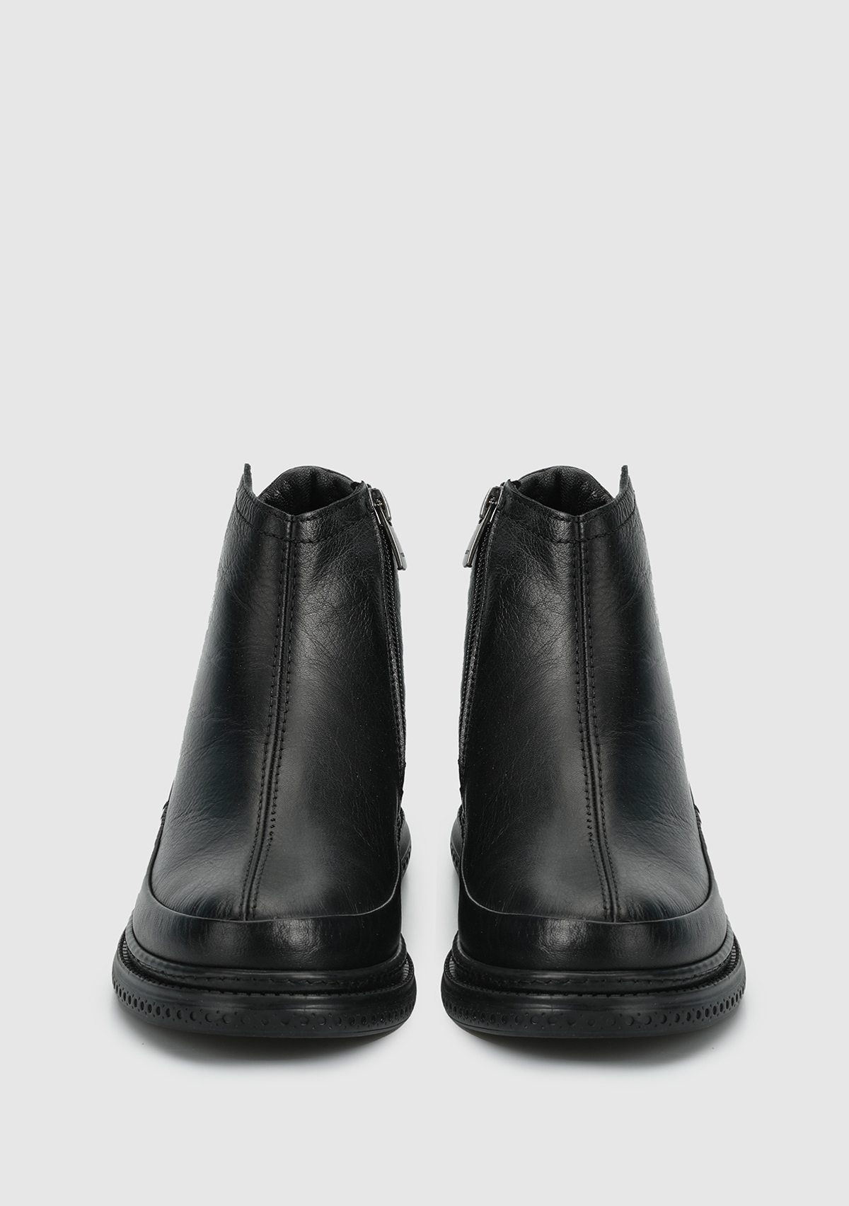 Siyah Deri Kadın Bot - Görsel 4