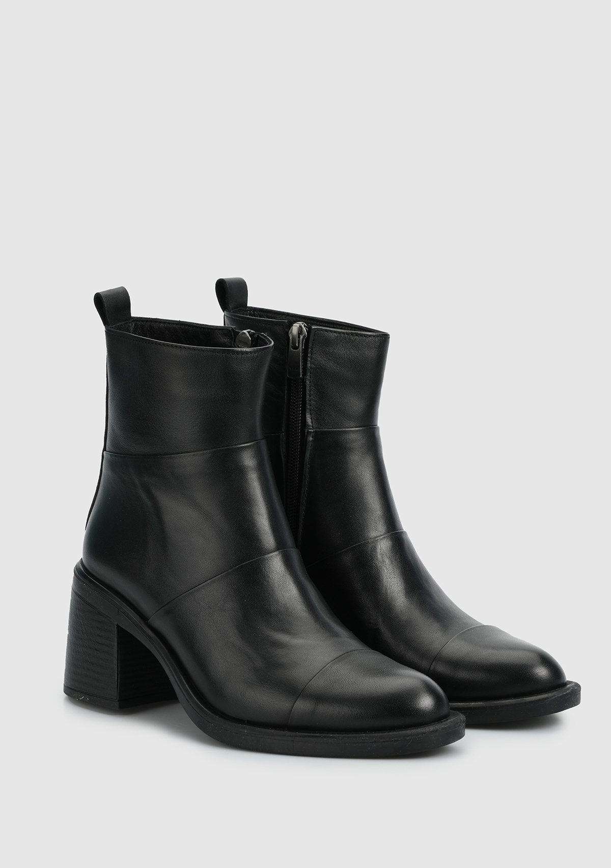Siyah Deri Kadın Bot - Görsel 3