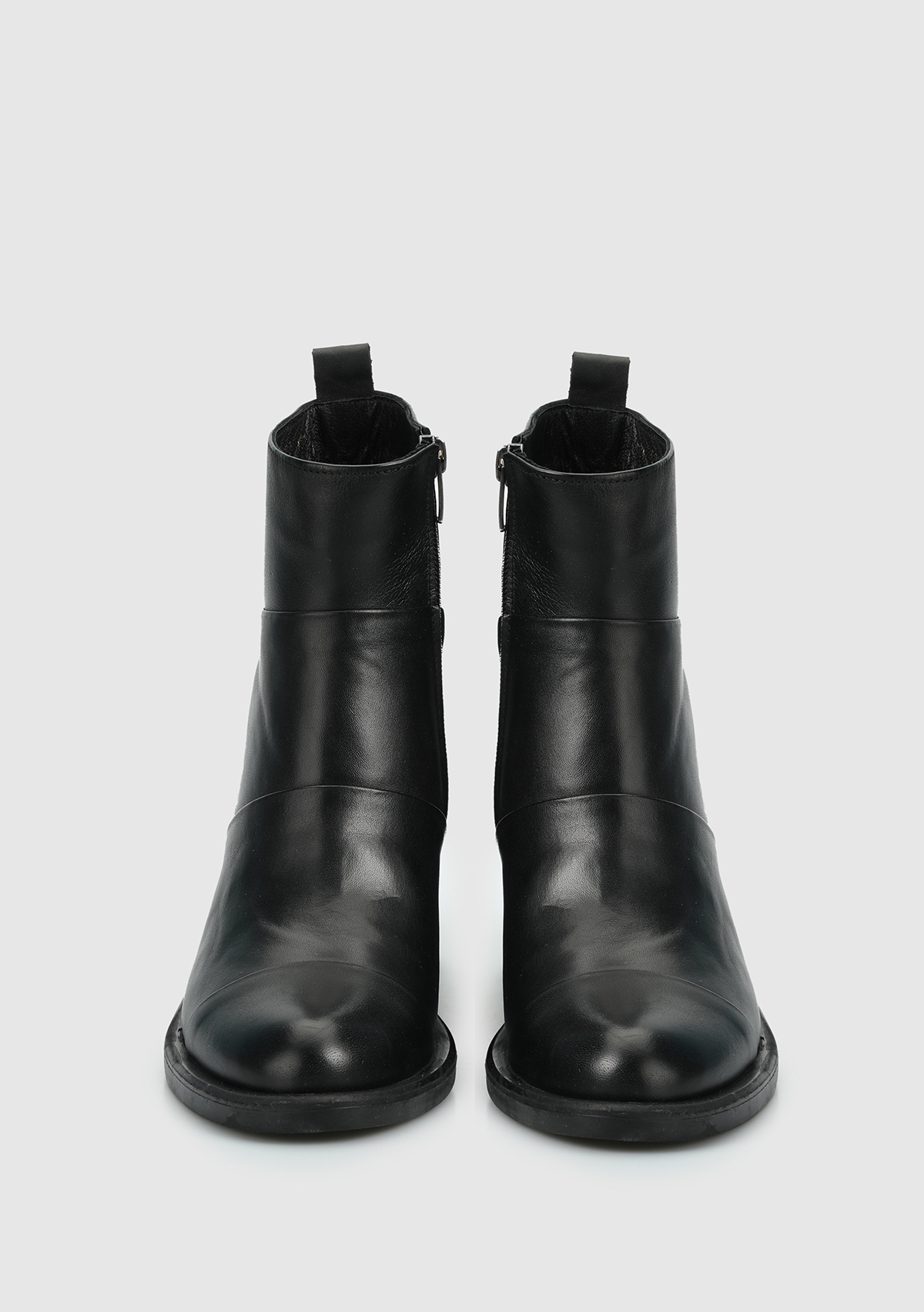 Siyah Deri Kadın Bot - Görsel 4