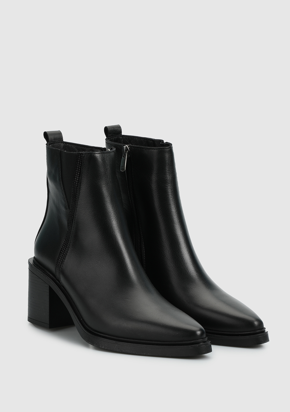 Siyah Deri Kadın Bot - Görsel 3